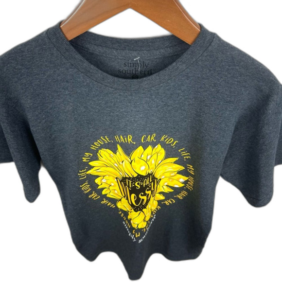 Simply Southern Grey It's A Mess Sunflower Short Sleeve T-Shirt NWT Size Small - Picture 9 of 10